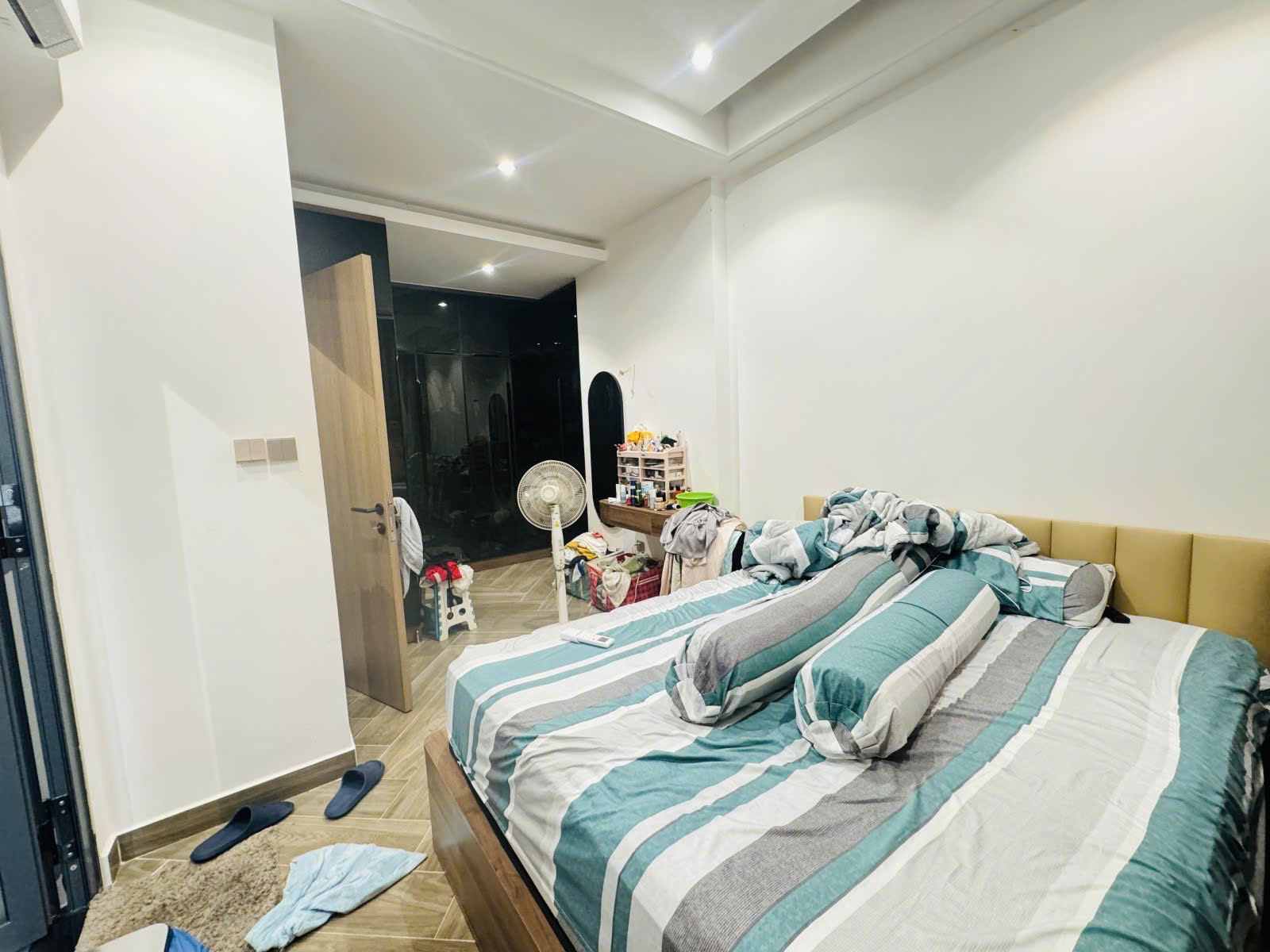 NHÀ NỞ HẬU QUẬN 8, CÁCH HẺM XE HƠI VÀI BƯỚC CHÂN